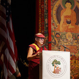 Далай-лама провел беседу об обретении счастья и посетил церемонию награждения премией «Неизвестные герои сострадания»