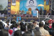 Его Святейшество Далай-лама выступает с лекцией в память об основателях LBS "Человеческий подход к миру во всем мире". Гувахати, штат Ассам, Индия. 2 февраля 2014 г. Фото: Тензин Чойджор (офис ЕСДЛ)