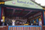 Дээрхийн Гэгээнтэн Далай Лам Төвдийн фестивалийн үеэр айлдвар айлдав. Энэтхэг, Ассам, Гувахати. 2014.02.02. Зургийг Дэнзэн Чойжор (ДЛО)