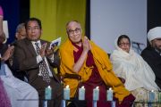 Его Святейшество Далай-лама и другие участники межрелигиозной встреч. Шиллонг, штат Мегхалая, Индия. 5 февраля 2014 г. Фото: Тензин Чойджор (офис ЕСДЛ)