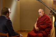 Его Святейшество Далай-лама дает интервью для телекомпании АВС. Вашингтон, округ Колумбия, США. 20 февраля 2014 г. Фото: Джереми Рассел (офис ЕСДЛ)