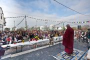 Его Святейшество Далай-лама выступает с речью на торжественном открытии нового тибетского общественного центра в Ричмонде. Штат Калифорния, США. 23 февраля 2014 г. Фото: YoWangdu