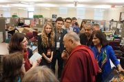 Его Святейшество Далай-лама беседует с сотрудниками и преподавателями университета Санта-Клары. Штат Калифорния, США. 24 февраля 2014 г. Фото: Джереми Рассел (офис ЕСДЛ)
