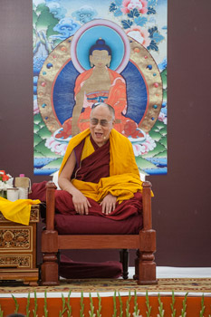 Далай-лама начал учения в столице Индии