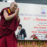Далай-лама стал главным гостем на праздновании 88-й годовщины со дня основания торгового колледжа «Шри Рам»