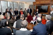 Его Святейшество Далай-лама на встрече с членами Государственного совета Миннесоты по делам выходцев из Азиатско-тихоокеанского региона. Миннеаполис, штат Миннесота, США. 1 марта 2014 г. Фото: Сонам Зоксанг