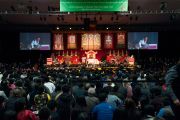 Вид на сцену в зале колледжа Огсбург во время празднования тибетского нового года. Миннеаполис, штат Миннесота, США. 2 марта 2014 г. Фото: Stephen Geffre