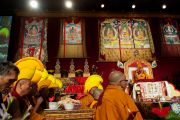 Его Святейшество Далай-лама проводит молебен по случаю тибетского нового года в Аугсбургском колледже в Миннеаполисе. Штат Миннесота, США. 2 марта 2014 г. Фото: Stephen Geffre