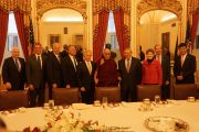 Его Святейшество Далай-лама и члены сенатского комитета по международным вопросам на встрече в Конгрессе США. Вашингтон, округ Колумбия, США. 6 марта 2014 г. Фото: Сонам Зоксанг