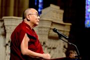 Его Святейшество Далай-лама выступает с речью в Вашингтонском кафедральном соборе. Вашингтон, округ Колумбия, США. 7 марта 2014 г. Фото: Сонам Зоксанг