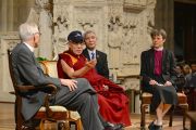 Его Святейшество Далай-лама отвечает на вопросы слушателей в Вашингтонском кафедральном соборе. Вашингтон, округ Колумбия, США. 7 марта 2014 г. Фото: Сонам Зоксанг