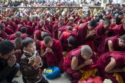 Во время учений Его Святейшества Далай-ламы в главном тибетском храме. Дхарамсала, Индия. 16 марта 2014 г. Фото: Тензин Чойджор (офис ЕСДЛ)