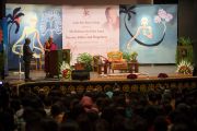 Его Святейшество Далай-лама выступает с лекцией о нравственности и счастье в женском колледже "Леди Шри Рам". Дели, Индия. 20 марта 2014 г. Фото: Тензин Чойджор (офис ЕСДЛ)