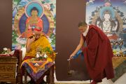 Его Святейшество Далай-лама проводит подготовительные ритуалы перед началом заключительного дня трехдневных учений. Дели, Индия. 23 марта 2014 г. Фото: Тензин Чойджор (офис ЕСДЛ)