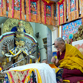Далай-лама даровал посвящение Будды Медицины в главном тибетском храме Дхарамсалы