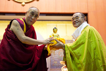 Далай-лама прочел лекцию о тантре в тибетском буддизме в университете Сучи-ин