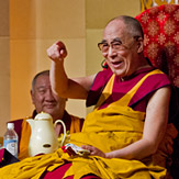 В Токио Далай-лама даровал однодневные учения