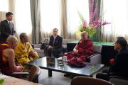 На встрече Его Святейшества Далай-ламы с официальными лицами университета Сучи-ин. Киото, Япония. 10 апреля 2014 г. Фото: Тибетский офис в Японии