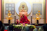Его Святейшество Далай-лама выступает с лекцией в университете Сучи-ин. Киото, Япония. 10 апреля 2014 г. Фото: Тибетский офис в Японии