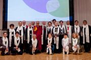 Его Святейшество Далай-лама с участниками и организаторами двухдневной конференции "Создание карты ума". Киото, Япония. 12 апреля 2014 г. Фото: Тибетский офис в Японии