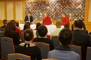 Его Святейшество Далай-лама на встрече с делегацией из Китая. Токио, Япония. 16 апреля 2014 г. Фото: Джереми Рассел (офис ЕСДЛ)