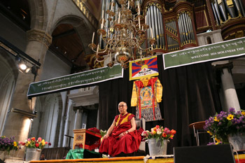 Далай-лама прибыл из Осло в Роттердам