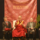 Перед отъездом в Индию Далай-лама прочел во Франкфурте публичную лекцию