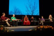 Дээрхийн Гэгээнтэн Далай Лам оюутнуудтай уулзав. Норвеги, Осло. 2014.05.08. Зургийг Оливер Адам