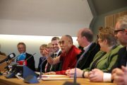 На встрече Его Святейшества Далай-ламы с парламентской группой по вопросам Тибета. Осло, Норвегия. 9 мая 2014 г. Фото: Duy Anh Pham