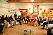 Его Святейшество Далай-лама беседует с премьер-министром Фолькером Буфье и лидерами политических партий федеральной земли Гессен в Тибетском доме. Франкфурт, Германия. 13 мая 2014 г. Фото: Manuel Bauer