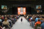 Стадион "Фрапорт", место проведение лекции Его Святейшества Далай-ламы "Сострадание и самоосознанность". Франкфурт, Германия. 14 мая 2014 г. Фото: Manuel Bauer