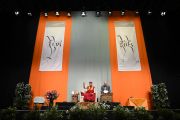 Его Святейшество Далай-лама во время лекции "Сострадание и самоосознанность" на стадионе "Фрапорт". Франкфурт, Германия. 14 мая 2014 г. Фото: Manuel Bauer