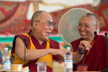 В Помае Далай-лама призвал журналистов продвигать общечеловеческие ценности и межрелигиозную гармонию