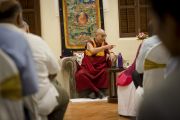 Дээрхийн Гэгээнтэн Далай Лам гурав дахь өдрийн айлдварын үеэр сонсогчдын асуултад хариулж байгаа нь. Энэтхэг, Мумбай. 2014.6.1. Гэрэл зургийг Тэнзин Чоежор /ДЛО