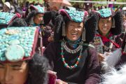 Местные жительницы в национальных одеждах. Первый день учений Его Святейшества Далай-ламы в Падуме. Занскар, штат Джамму и Кашмир, Индия. 23 июня 2014 г. Фото: Тензин Чойджор (Офис ЕСДЛ)