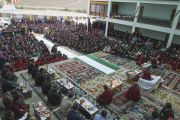 Его Святейшество Далай-лама выступает в средней школе Ламдрон в Падуме. Занскар, штат Джамму и Кашмир, Индия. Фото: Тензин Чойджор (офис ЕСДЛ)
