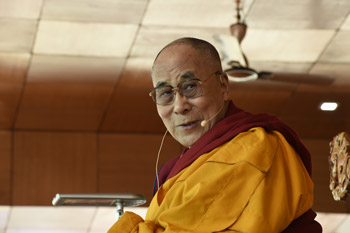 Далай-лама завершил учения по сочинениям «Драгоценная гирлянда» и «Послание другу»
