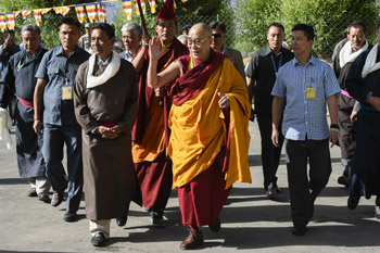 Далай-лама завершил учения по сочинениям «Драгоценная гирлянда» и «Послание другу»