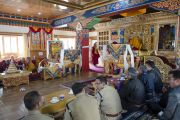 Его Святейшество Далай-лама в новом большом зале монастыря Ликир. Ладак, штат Джамму и Кашмир, Индия. 29 июня 2014 г. Фото: Тензин Чойджор (офис ЕСДЛ)