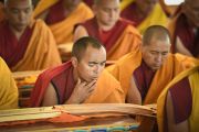 Тибетские монахи участвуют в ритуале подготовки и освящения пространства для проведения посвящения Калачакры. Лех, Ладак, штат Джамму и Кашмир, Индия. 4 июля 2014 г. Фото: Мануэль Бауэр.
