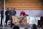 Его Святейшество Далай-лама выступает на встрече с координационным советом мусульман в Лехе. Ладак, штат Джамму и Кашмир, Индия. 16 июля 2014 г. Фото: Тензин Чойджор (офис ЕСДЛ).