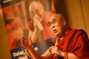 Его Святейшество Далай-лама беседует с журналистами. Гамбург, Германия. 23 августа 2014 г. Фото: Мануэль Бауэр