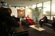 Его Святейшество Далай-лама дает интервью Матиасу фон Хейну с телеканала "Дойче Велле". Гамбург, Германия. 23 августа 2014 г. Фото: Мануэль Бауэр
