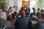 Его Святейшество Далай-лама на встрече с ведущими немецкими журналистами. Гамбург, Германия. 26 августа 2014 г. Фото: Мануэль Бауэр.