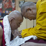 В главном тибетском храме Дхарамсалы провели молебен о долголетии Далай-ламы