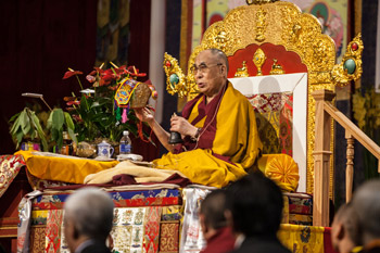 В Ванкувере Далай-лама провел учения по сочинению «Восемь строф о преобразовании ума» и даровал посвящение Авалокитешвары