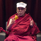 Далай-лама принял участие в симпозиуме «Нейропластичность и исцеление» в университете Алабамы и посетил известную баптистскую церковь