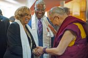 Его Святейшество Далай-лама с мэром Бирмингема и его женой во время посещения баптистской церкви на 16-й улице. США, Бирмингем, штат Алабама. 25 октября 2014 г. Фото: Лиза Коул