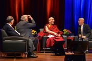 Его Святейшество Далай-лама и другие эксперты на конференции "Нейропластичность и исцеление" в Бирмингемском университете Алабамы. США, Бирмингем, штат Алабама. 25 октября 2014 г. Фото: Сонам Зоксанг