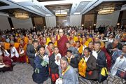 По окончании встречи Его Святейшество Далай-лама сфотографировался с членами тибетской общины. 26 октября 2014 г. США, Бирмингем, штат Алабама. Фото: Сонам Зоксанг